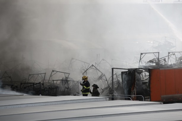 Foto - Meksika'da felaket! Otomobil fabrikası patladı