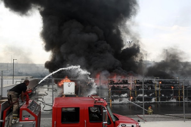Foto - Meksika'da felaket! Otomobil fabrikası patladı