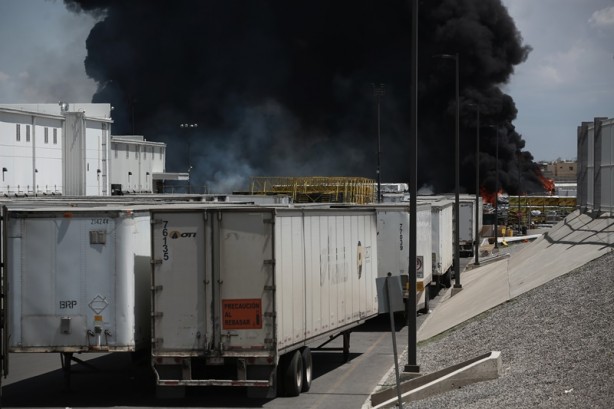 Foto - Meksika'da felaket! Otomobil fabrikası patladı