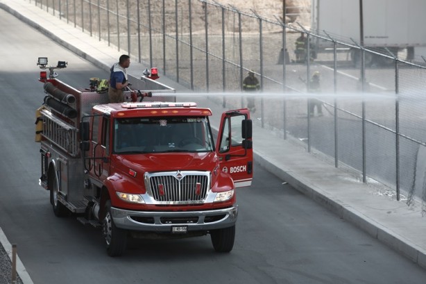 Foto - Meksika'da felaket! Otomobil fabrikası patladı