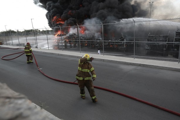 Foto - Meksika'da felaket! Otomobil fabrikası patladı
