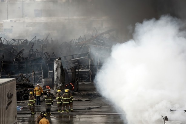 Foto - Meksika'da felaket! Otomobil fabrikası patladı
