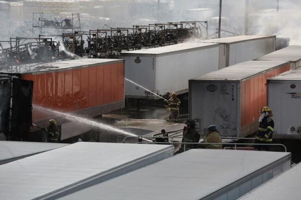 Foto - Meksika'da felaket! Otomobil fabrikası patladı