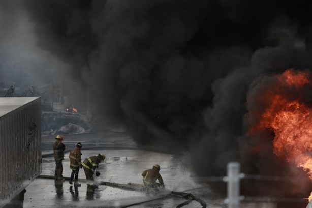 Foto - Meksika'da felaket! Otomobil fabrikası patladı