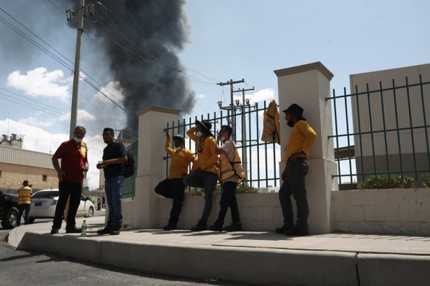 Foto - Meksika'da felaket! Otomobil fabrikası patladı