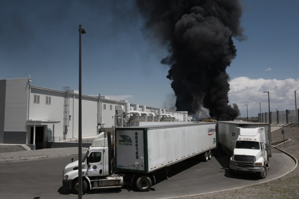 Foto - Meksika'da felaket! Otomobil fabrikası patladı