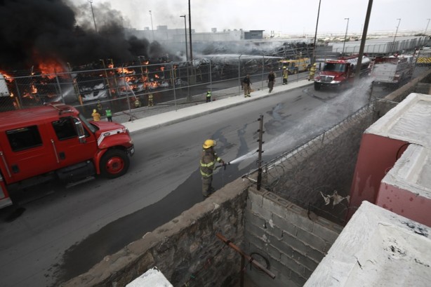Foto - Meksika'da felaket! Otomobil fabrikası patladı