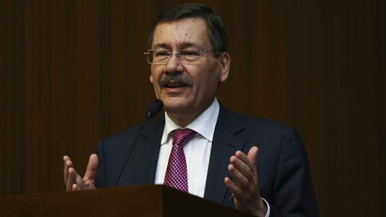 Melih Gökçek oğlunu paylaştı, sosyal medya sallandı: Bakana saldırmaya kalkarsan sonuç bu olur