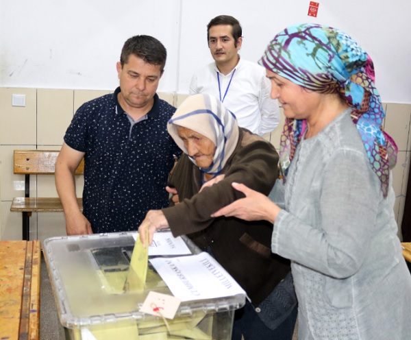 Foto - Meliha Nine sandığa böyle taşındı