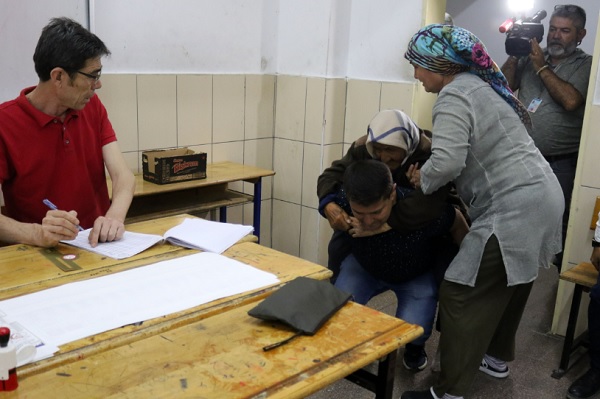 Foto - Meliha Nine sandığa böyle taşındı