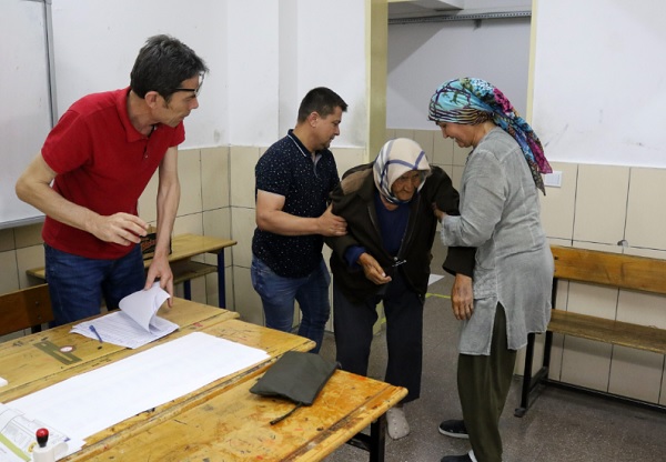 Foto - Meliha Nine sandığa böyle taşındı