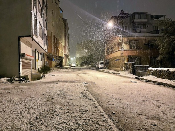 Foto - Memlekete merkezlere yılın ilk karı düştü