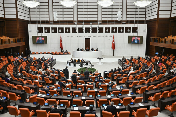 Foto - Memur emeklisinin maaşını artıran madde TBMM'de kabul edildi