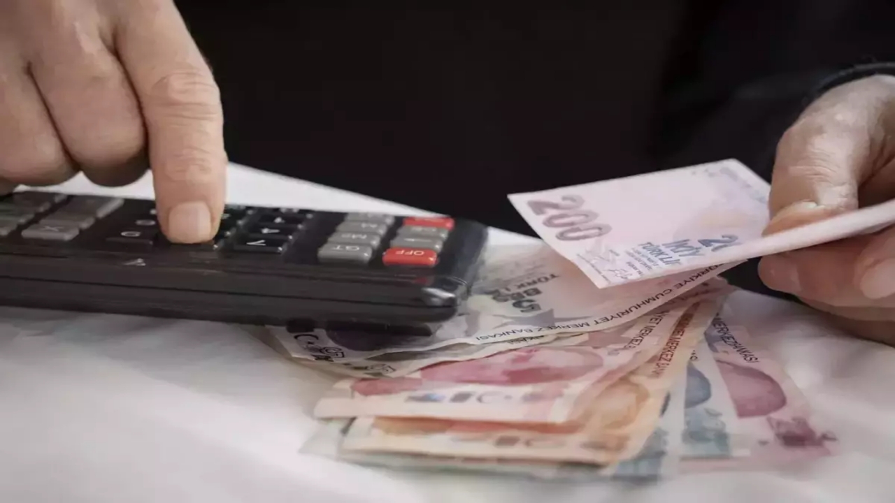 Foto - Memur ve emekliler ne kadar zam alacak? Resmi Gazete’de yayımlandı! İşte rakamlar