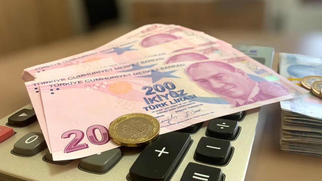 Memur ve emekliler ne kadar zam alacak? Resmi Gazete’de yayımlandı! İşte rakamlar