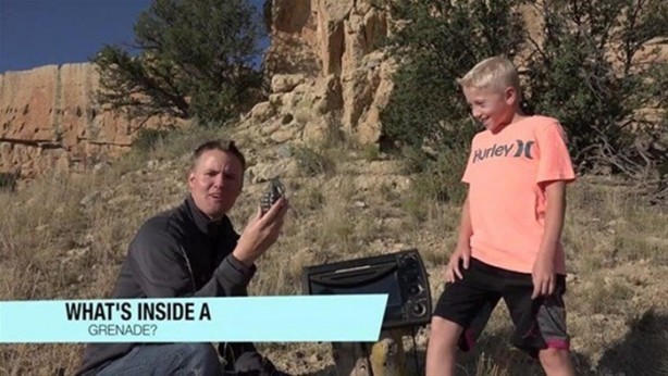 Foto - Merak edip el bombasının içini açtılar!