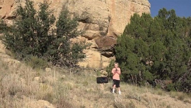 Foto - Merak edip el bombasının içini açtılar!