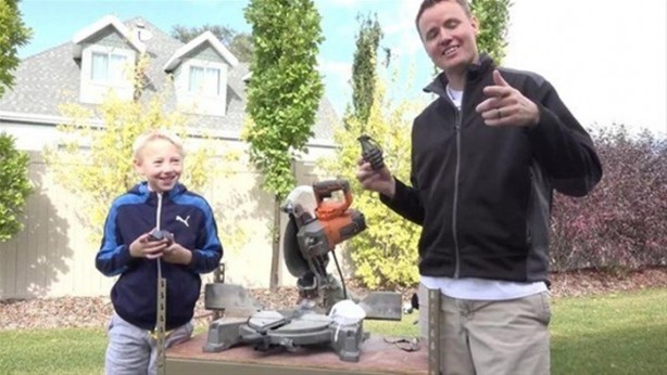 Foto - Merak edip el bombasının içini açtılar!