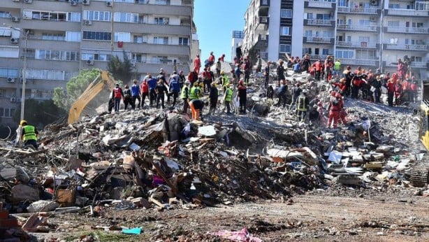 Merak konusu oldu! Enkaz altında yapılması gerekenler
