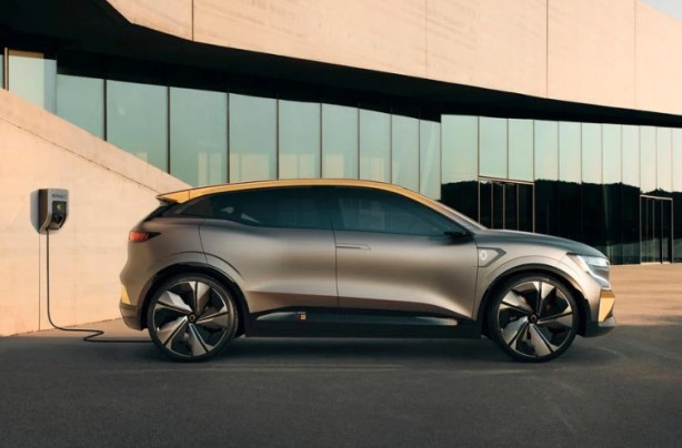 Foto - Merakla bekleniyordu! Elektrikli Megane görücüye çıktı