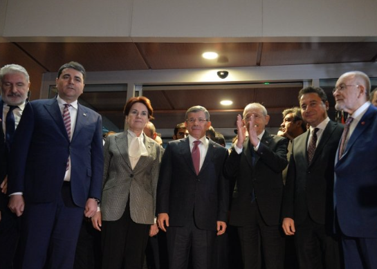 Foto - Meral Akşener’den Kemal Kılıçdaroğlu’na olay gönderme: Emekli olup evine gitmeli