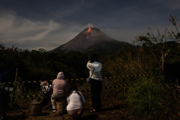 Foto - Merapi'den film gibi görüntüler