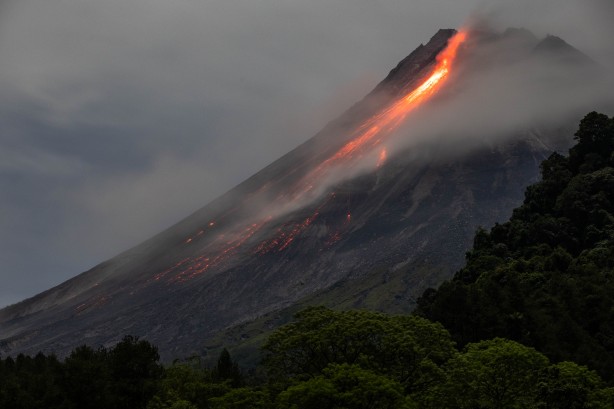 Merapi'den film gibi görüntüler