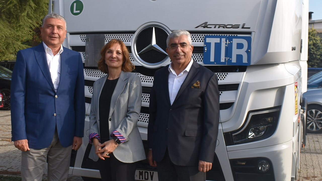 Foto - Mercedes-Benz Türk’ten Ekol Lojistik’e dev teslimat!