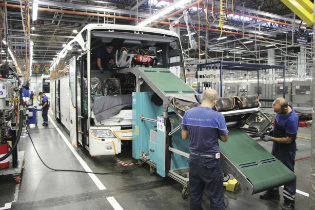 Foto - Türkiye’den dünyaya! Mercedes-Benz Türk’ten tarihi rekor! 