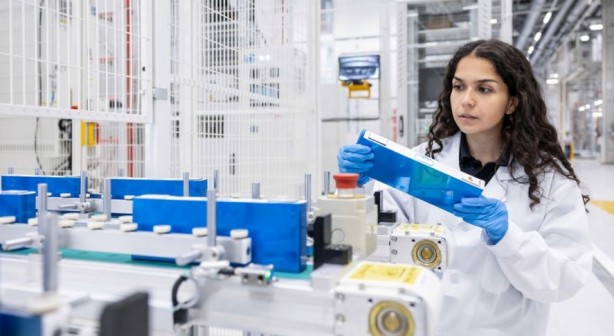 Foto - Mercedes, Çinli firmalara özendi! Elektrikli araç batarya maliyetlerini azaltıyor