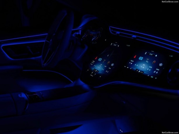 Mercedes geleceğin otomobili EQS'i tanıttı