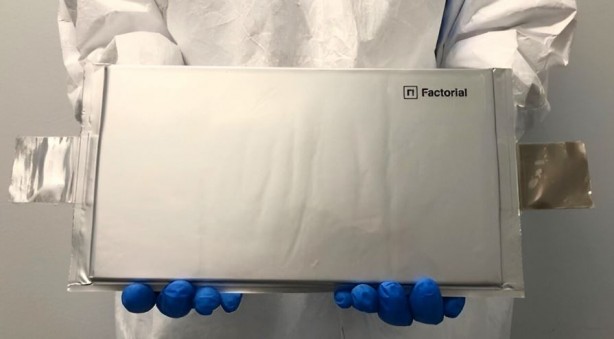 Mercedes sonunda geliştirilmiş elektrikli araç pillerini teslim aldı