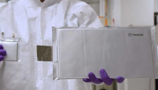 Foto - Mercedes sonunda geliştirilmiş elektrikli araç pillerini teslim aldı