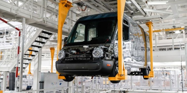 Mercedes, Tesla’nın rakibiyle el sıkıştı