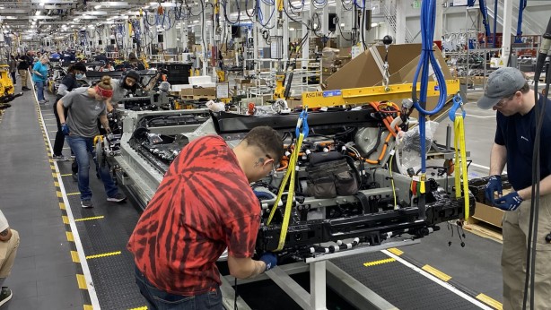 Foto - Mercedes’in Tesla’ya rakip olma planları ertelendi