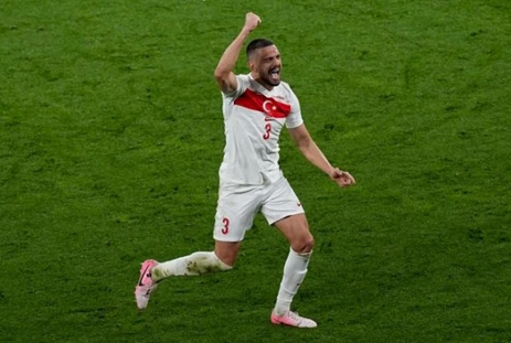 Foto - Merih Demiral için ayağa kalkan ikiyüzlü UEFA bakalım şimdi ne yapacak? Dünya bu kararı merak ediyor! Büyük rezillik yaşatmışlardı… 