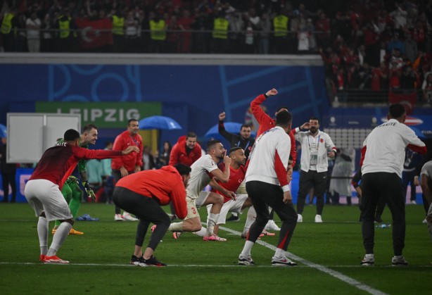 Foto - Merih Demiral, Mert Günok resmen çıldırttı! Avrupalılar inanamadı: Türklerin rüya gecesi: Belli oldu artık…