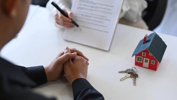 Foto - Merkez Bankası Başkanı'na çok büyük şok! Empatiyle değil, bıyık altı bir gülüşle karşılanır bunlar