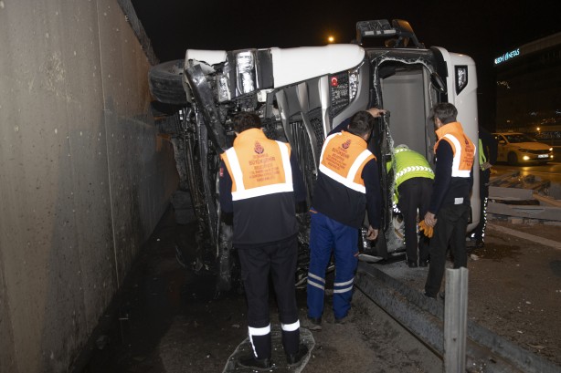 Foto - Mermer yüklü tır D-100 karayoluna devrildi
