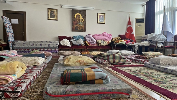 Foto - Mersin Rum Ortodoks Kilisesi kapılarını depremzedelere açtı