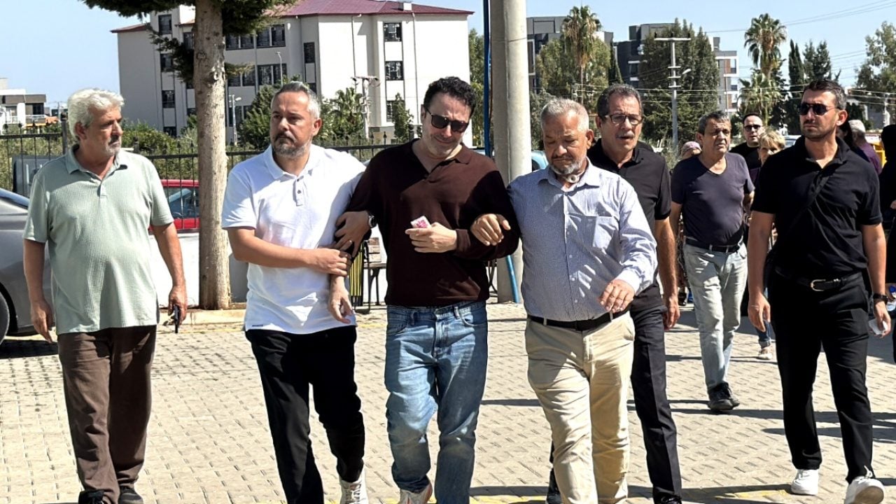 Foto - Mersin'de 14. kattaki daireden düşmüştü: Atilla Taş'ın kızı toprağa verildi