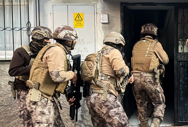 Foto - Mersin'de 15 PKK/KCK-YPG şüphelisinin yakalanmasına yönelik operasyon başlatıldı