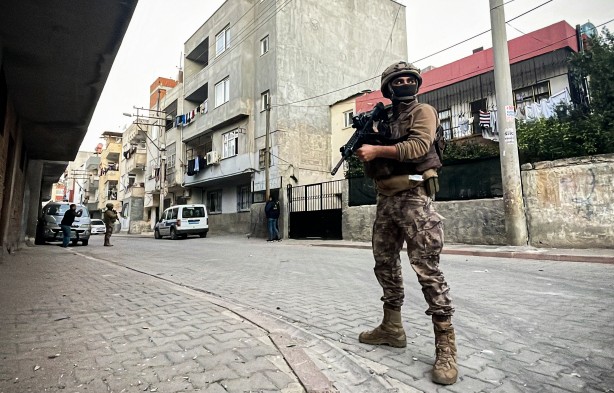 Foto - Mersin'de 15 PKK/KCK-YPG şüphelisinin yakalanmasına yönelik operasyon başlatıldı