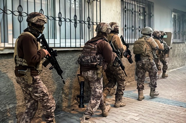 Foto - Mersin'de 15 PKK/KCK-YPG şüphelisinin yakalanmasına yönelik operasyon başlatıldı