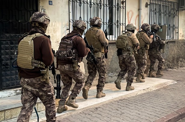 Foto - Mersin'de 15 PKK/KCK-YPG şüphelisinin yakalanmasına yönelik operasyon başlatıldı