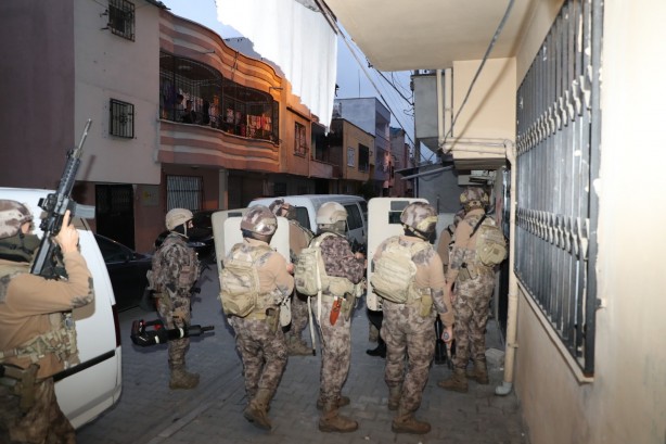 Mersin'de asayiş operasyonu: 4 gözaltı