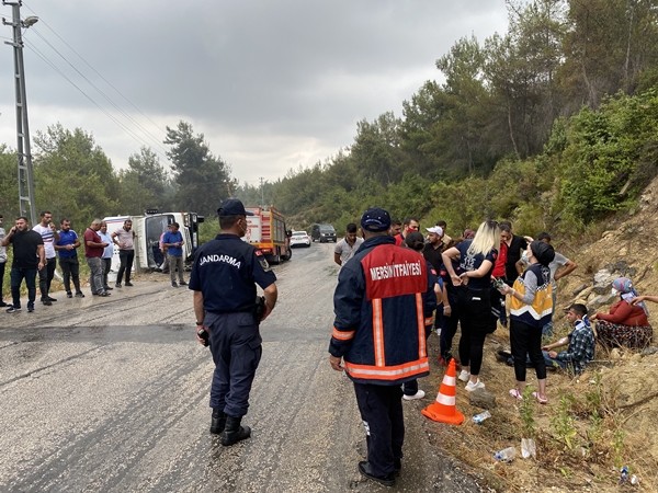 Foto - Mersin'de kamyonet kazası: Çok sayıda yaralı var