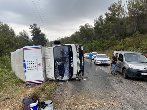 Foto - Mersin'de kamyonet kazası: Çok sayıda yaralı var