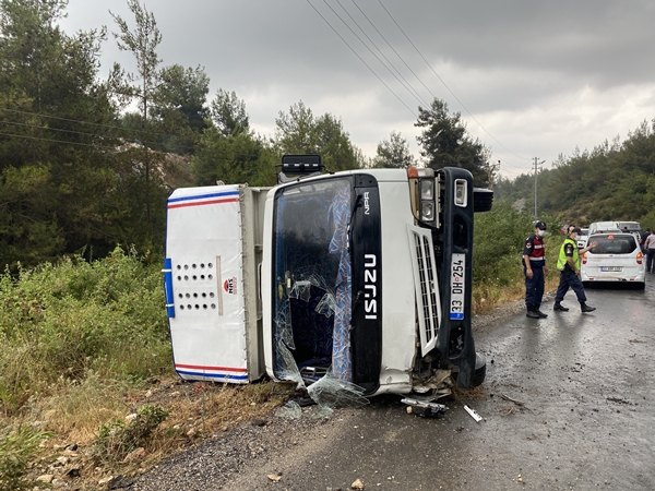 Mersin'de kamyonet kazası: Çok sayıda yaralı var