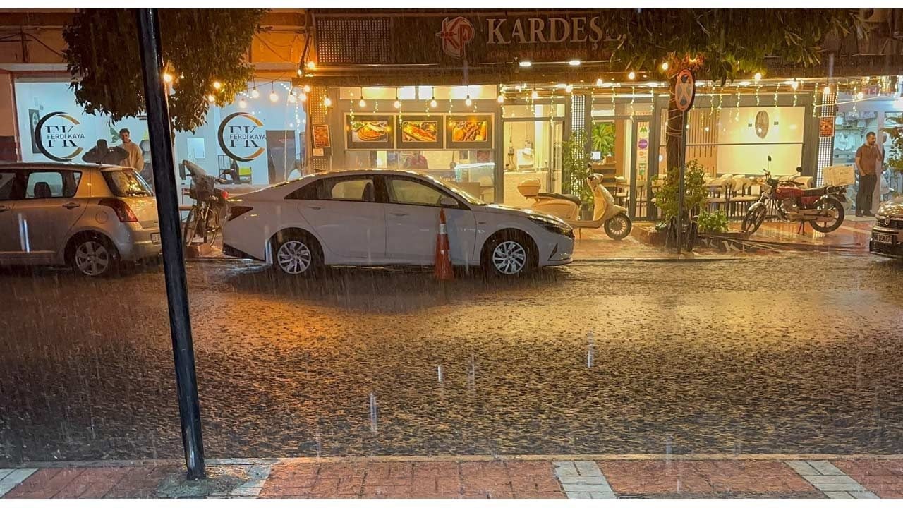 Foto - Mersin'de şiddetli yağmur su taşkınlarına neden oldu!